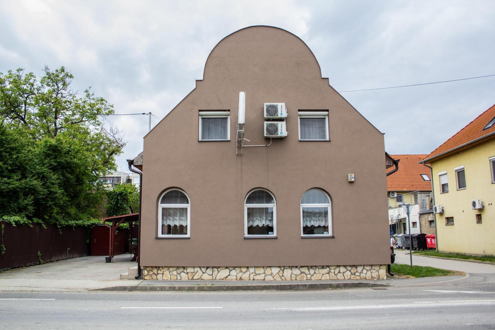 Fitt Panzió Hotel Sásd Exterior foto
