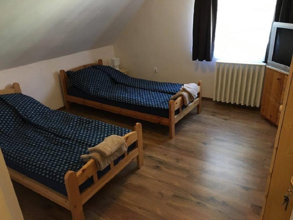 Fitt Panzió Hotel Sásd Exterior foto